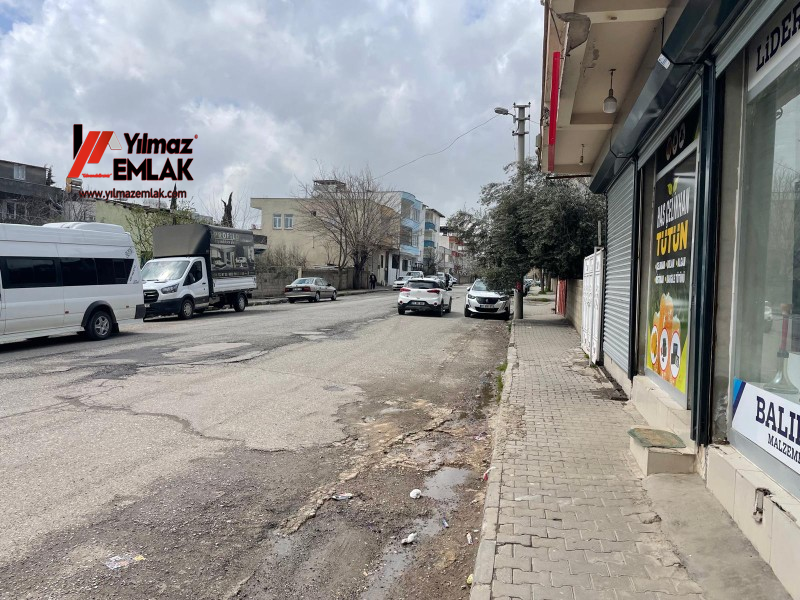 YILMAZ EMLAK'TAN HÜRRİYET MAHALLESİNDE JANDARMA YOLUNDA SATILIK 100m² DÜKKAN