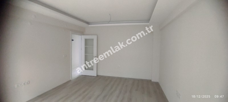Antre Emlak'tan Satılık Bahar Mahallesinde Hastane Yanı 3+1 Doğalgazlı Asansörlü,Otoparklı Ebeveyn Banyolu Sıfır  Daire