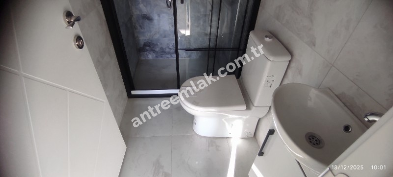 Antre Emlak'tan Satılık Bahar Mahallesinde Hastane Yanı 3+1 Doğalgazlı Asansörlü,Otoparklı Ebeveyn Banyolu Sıfır  Daire