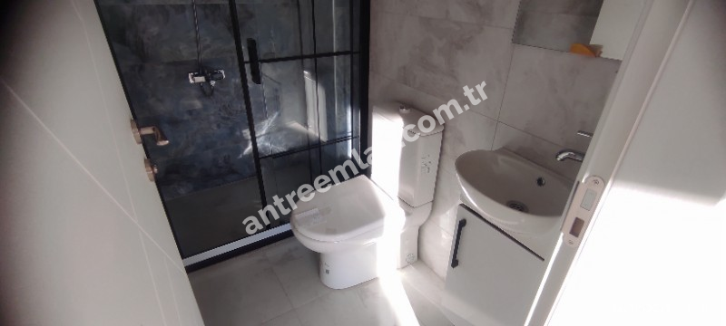 Antre Emlak'tan Satılık Bahar Mahallesinde Hastane Yanı 3+1 Doğalgazlı Asansörlü,Otoparklı Ebeveyn Banyolu Sıfır  Daire