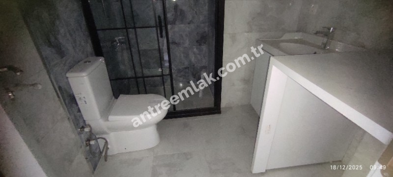Antre Emlak'tan Satılık Bahar Mahallesinde Hastane Yanı 3+1 Doğalgazlı Asansörlü,Otoparklı Ebeveyn Banyolu Sıfır  Daire