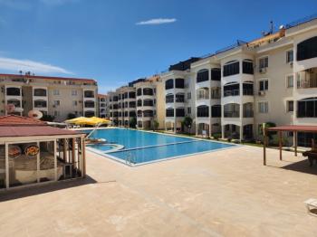 ÇAMLIK MAHALLESİ’NDE HAVUZLU SİTE İÇERİSİNDE 2+1 EŞYALI YÜKSEK ZEMİN KAT SATILIK DAİRE