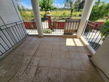 ÇAMLIK MAHALLESİ’NDE HAVUZLU SİTE İÇERİSİNDE 2+1 EŞYALI YÜKSEK ZEMİN KAT SATILIK DAİRE