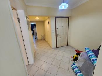 ÇAMLIK MAHALLESİ’NDE HAVUZLU SİTE İÇERİSİNDE 2+1 EŞYALI YÜKSEK ZEMİN KAT SATILIK DAİRE