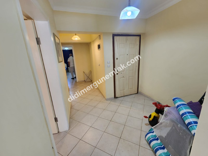 ÇAMLIK MAHALLESİ’NDE HAVUZLU SİTE İÇERİSİNDE 2+1 EŞYALI YÜKSEK ZEMİN KAT SATILIK DAİRE