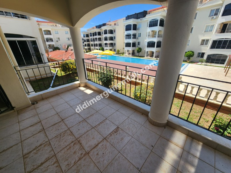 ÇAMLIK MAHALLESİ’NDE HAVUZLU SİTE İÇERİSİNDE 2+1 EŞYALI YÜKSEK ZEMİN KAT SATILIK DAİRE