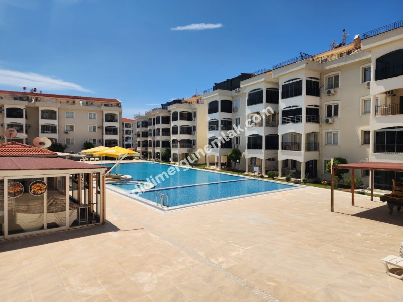 ÇAMLIK MAHALLESİ’NDE HAVUZLU SİTE İÇERİSİNDE 2+1 EŞYALI YÜKSEK ZEMİN KAT SATILIK DAİRE