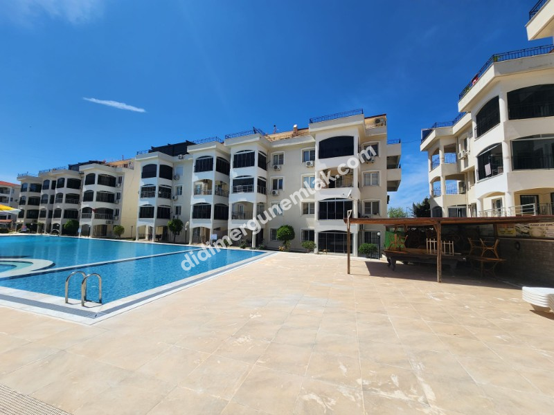ÇAMLIK MAHALLESİ’NDE HAVUZLU SİTE İÇERİSİNDE 2+1 EŞYALI YÜKSEK ZEMİN KAT SATILIK DAİRE