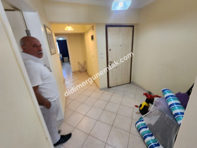 ÇAMLIK MAHALLESİ’NDE HAVUZLU SİTE İÇERİSİNDE 2+1 EŞYALI YÜKSEK ZEMİN KAT SATILIK DAİRE