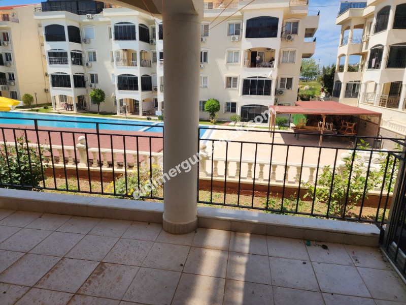 ÇAMLIK MAHALLESİ’NDE HAVUZLU SİTE İÇERİSİNDE 2+1 EŞYALI YÜKSEK ZEMİN KAT SATILIK DAİRE
