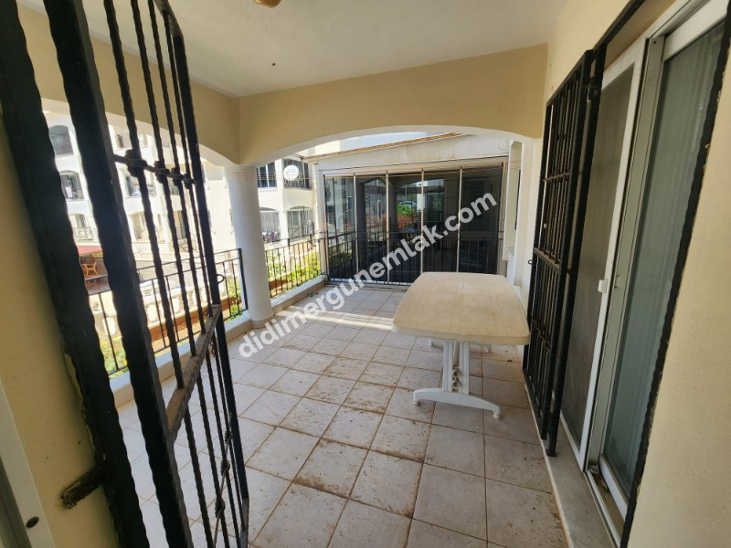 ÇAMLIK MAHALLESİ’NDE HAVUZLU SİTE İÇERİSİNDE 2+1 EŞYALI YÜKSEK ZEMİN KAT SATILIK DAİRE
