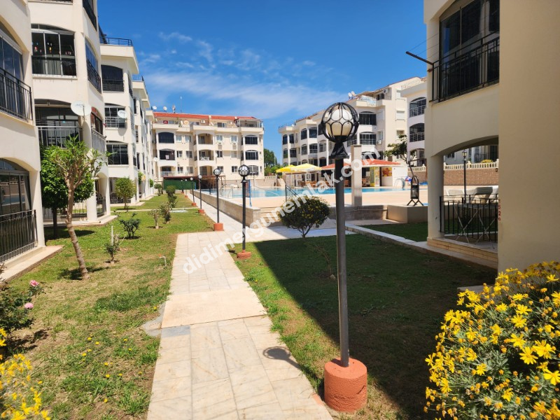 ÇAMLIK MAHALLESİ’NDE HAVUZLU SİTE İÇERİSİNDE 2+1 EŞYALI YÜKSEK ZEMİN KAT SATILIK DAİRE