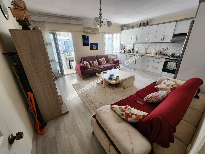ÇAMLIK MAHALLESİ’NDE SİTE İÇERİSİNDE  2+1 HAVUZ CEPHELİ SATILIK DAİRE