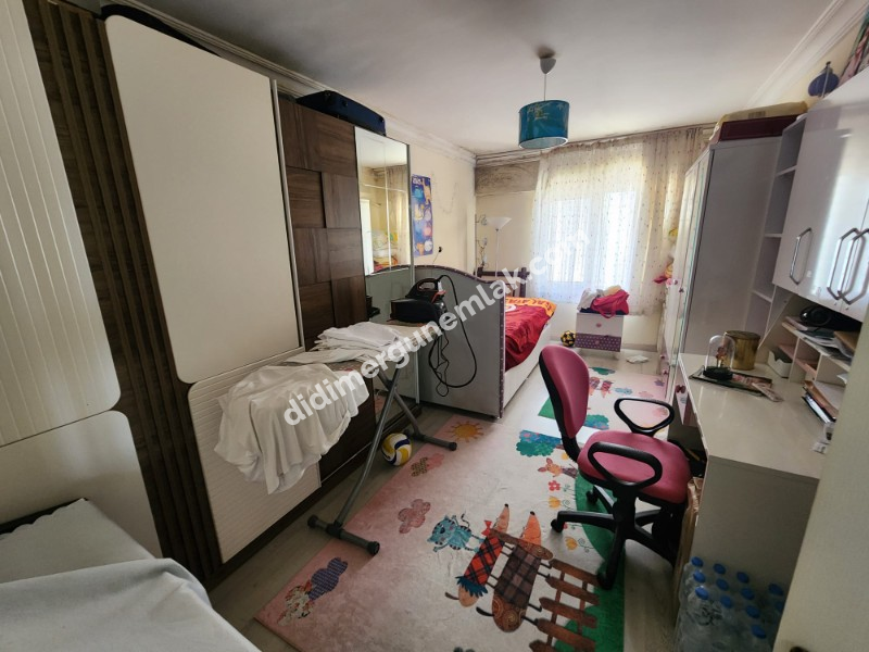 ÇAMLIK MAHALLESİ’NDE SİTE İÇERİSİNDE  2+1 HAVUZ CEPHELİ SATILIK DAİRE