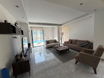 Girne Ozanköy'de Türk Malı, Özel Yüzme Havuzlu, 3+1, Modern Tasarım Satılık Villa