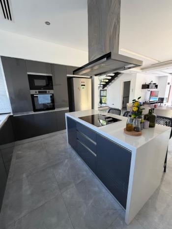 Girne Ozanköy'de Türk Malı, Özel Yüzme Havuzlu, 3+1, Modern Tasarım Satılık Villa