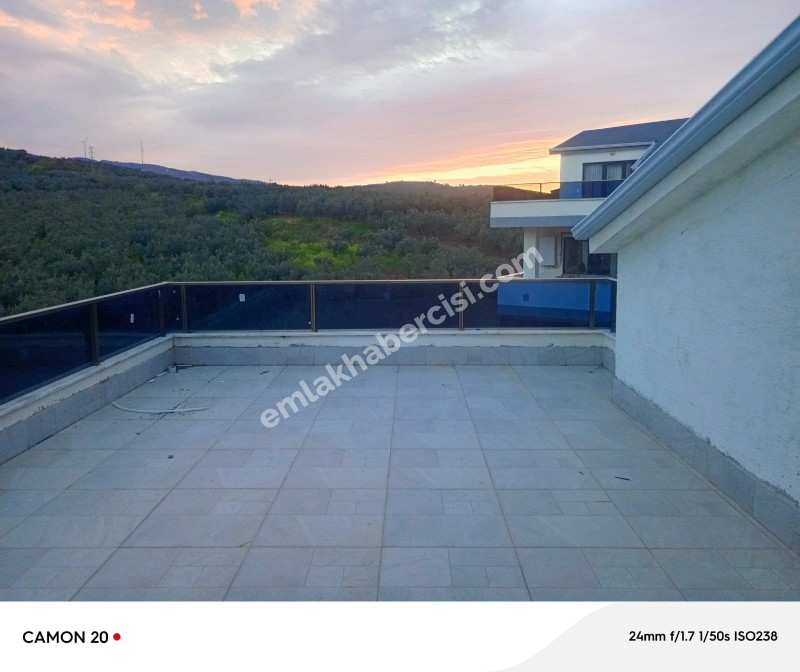 MUDANYA HALİTPAŞA 'da TEK BLOKLU SİTEDE 320 M2 ÇİFT TERASLI 5+1 DUBLEKS DAİRE