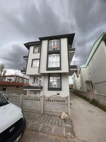 AFYON ÜÇOK EMLAKTAN MAREŞAL FEVZİ ÇAKMAK MAH 2+1 90M² KİRALIK DAİRE 