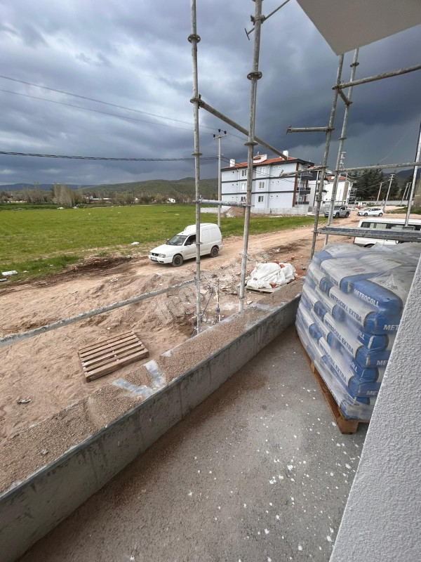 AFYON ÜÇOK EMLAKTAN MAREŞAL FEVZİ ÇAKMAK MAH 2+1 80M² SIFIR SATILIK DAİRE 