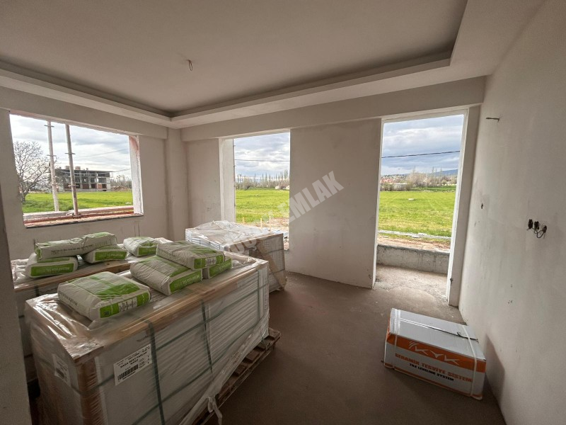 AFYON ÜÇOK EMLAKTAN MAREŞAL FEVZİ ÇAKMAK MAH 2+1 80M² SIFIR SATILIK DAİRE 
