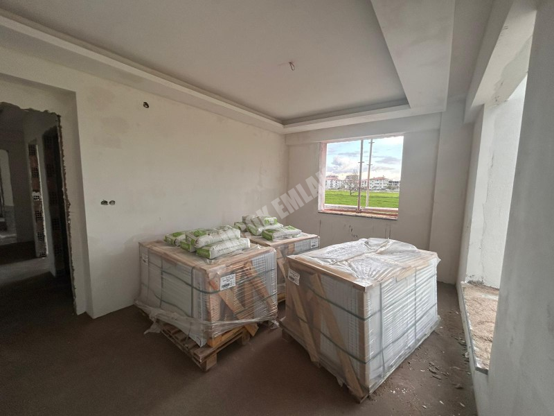 AFYON ÜÇOK EMLAKTAN MAREŞAL FEVZİ ÇAKMAK MAH 2+1 80M² SIFIR SATILIK DAİRE 
