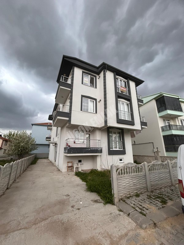 AFYON ÜÇOK EMLAKTAN MAREŞAL FEVZİ ÇAKMAK MAH 2+1 90M² KİRALIK DAİRE 