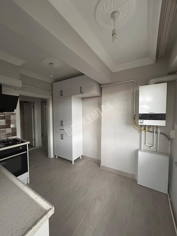 AFYON ÜÇOK EMLAKTAN MAREŞAL FEVZİ ÇAKMAK MAH 2+1 90M² KİRALIK DAİRE 