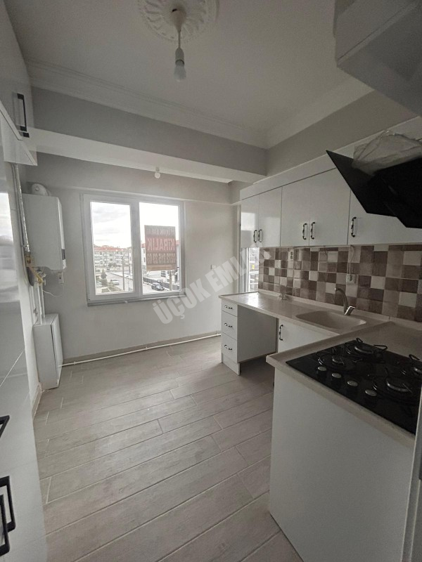 AFYON ÜÇOK EMLAKTAN MAREŞAL FEVZİ ÇAKMAK MAH 2+1 90M² KİRALIK DAİRE 