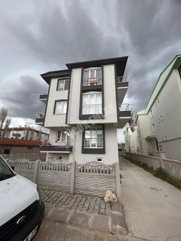 AFYON ÜÇOK EMLAKTAN MAREŞAL FEVZİ ÇAKMAK MAH 2+1 90M² KİRALIK DAİRE 