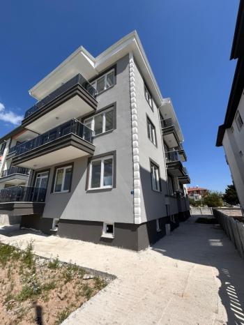 AFYON ÜÇOK EMLAKTAN MAREŞAL FEVZİ ÇAKMAK MAH 2+1 80M² SIFIR SATILIK DAİRELER