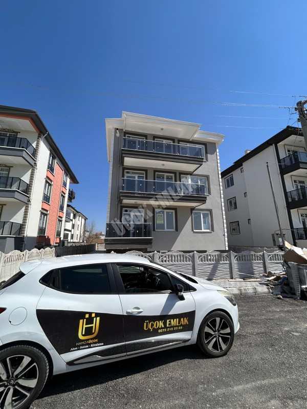 AFYON ÜÇOK EMLAKTAN MAREŞAL FEVZİ ÇAKMAK MAH 2+1 80M² SIFIR SATILIK DAİRELER