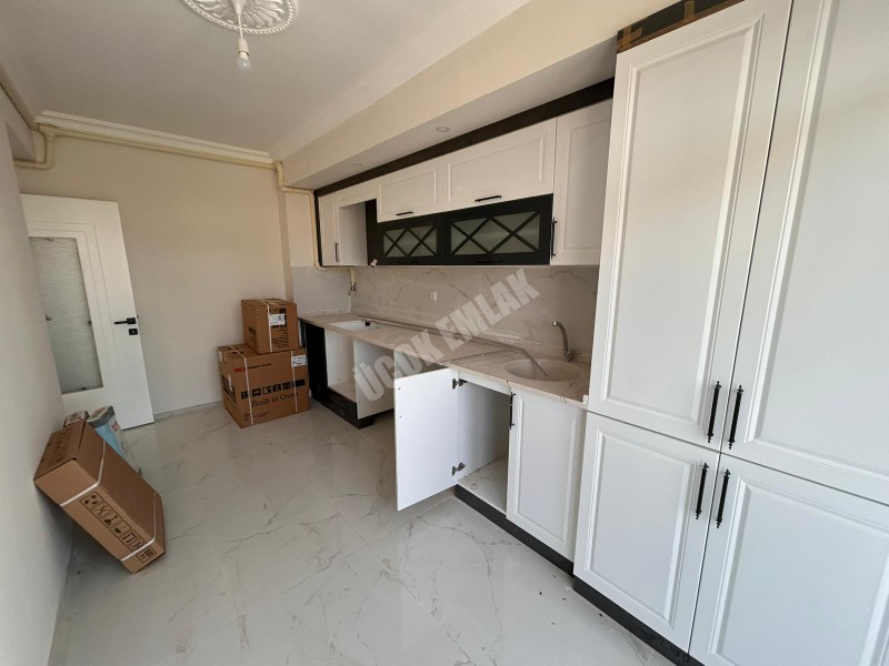 AFYON ÜÇOK EMLAKTAN MAREŞAL FEVZİ ÇAKMAK MAH 2+1 80M² SIFIR SATILIK DAİRELER