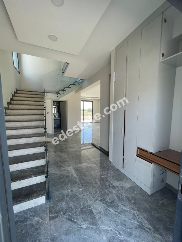 Lefkoşa Hamitköy'de Tam Müstakil SATILIK 4+1 VİLLA