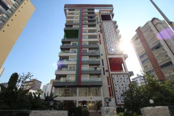 Elmas'tan Üniversite Caddesi'nde Site İçi Eşyalı Kullanışlı 1+1