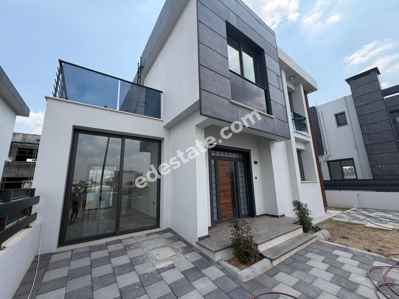 Lefkoşa Hamitköy'de Tam Müstakil SATILIK 4+1 VİLLA