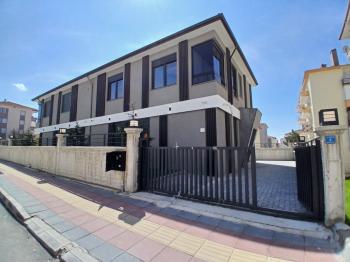 GÜVENAY - ÇORUM BAHÇELİEVLER AŞIK MAHSUNİ ŞERİF PARKI CİVARI SATILIK FULL YAPILI  3+1 VİLLA