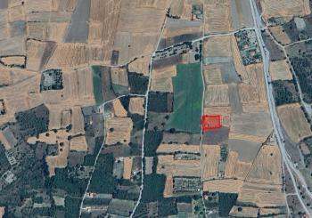 GÜVENAY - ÇORUM ABDALATA KÖYÜNDE İÇERİSİNDE EVİ BULUNAN SATILIK 2400 M2 TARLA