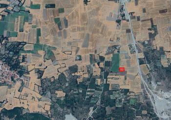 GÜVENAY - ÇORUM ABDALATA KÖYÜNDE İÇERİSİNDE EVİ BULUNAN SATILIK 2400 M2 TARLA
