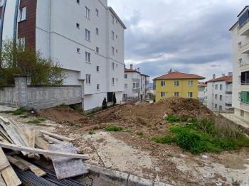 GÜVENAY - ÇORUM BAHÇELİEVLER İSMAİL KAKAÇ İLKOKULU CİVARI PROJEDEN SATILIK 3+0 DAİRE