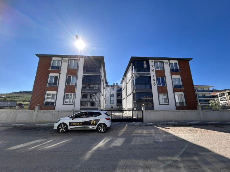 AFYON ÜÇOK EMLAKTAN KANLICA MAH 2+1 90M² SIFIR AYARINDA SATILIK DAİRE