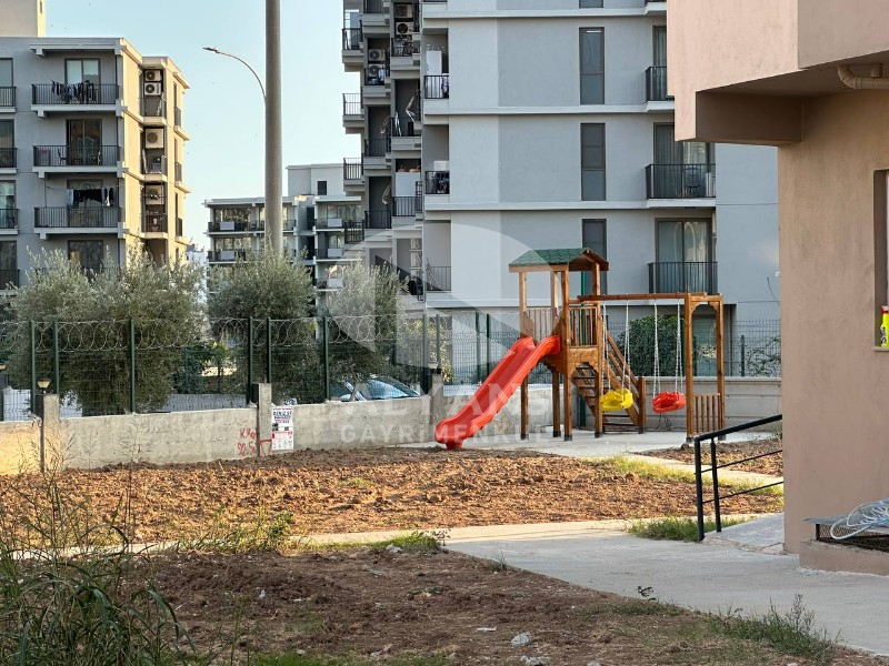 ALYANS'TAN KUSURSUZ İŞÇİLİKLİ OTOPARKLI JENERATÖRLÜ SIFIR 1+1