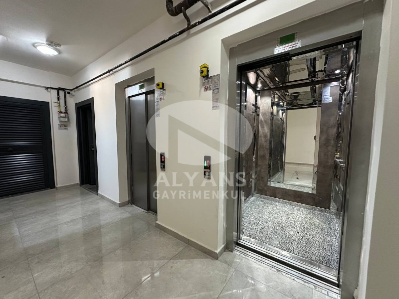 ALYANS'TAN KUSURSUZ İŞÇİLİKLİ OTOPARKLI JENERATÖRLÜ SIFIR 1+1