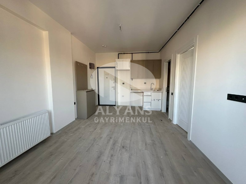 ALYANS'TAN KUSURSUZ İŞÇİLİKLİ OTOPARKLI JENERATÖRLÜ SIFIR 1+1