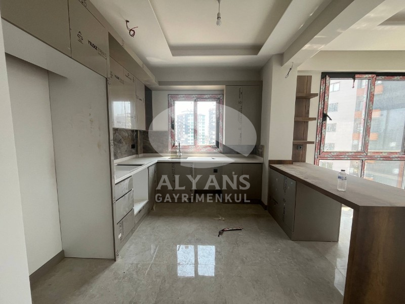 ALYANS'TAN PRESTİJLİ SOSYAL ALANLI SİTE İÇERİSİNDE KİRALIK 2+1