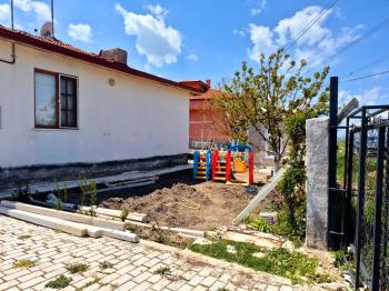 GÜVENAY - ÇORUM ÇEŞMEÖREN KÖYÜ İÇERİSİNDE EVİ OLAN TEK TAPULU 470 M² SATILIK BAĞ EVİ 
