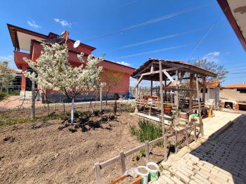 GÜVENAY - ÇORUM ÇEŞMEÖREN KÖYÜ İÇERİSİNDE EVİ OLAN TEK TAPULU 470 M² SATILIK BAĞ EVİ 