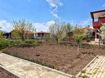 GÜVENAY - ÇORUM ÇEŞMEÖREN KÖYÜ İÇERİSİNDE EVİ OLAN TEK TAPULU 470 M² SATILIK BAĞ EVİ 