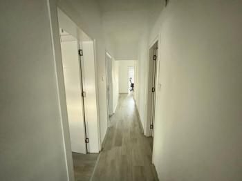  Yenişehirde Cadde Üzerinde  Araç Takasına Açık Satılık Daire
