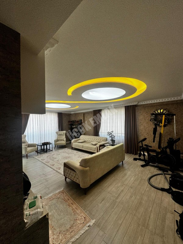 AFYON ÜÇOK EMLAKTAN ERKMEN MAH 4+1 165M² SIFIR AYARINDA SATILIK DAİRE 