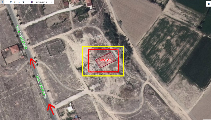 AFYON ÜÇOK EMLAKTAN SÜLÜMENLİ KASABASINDA 490M² SATILIK ARSA 